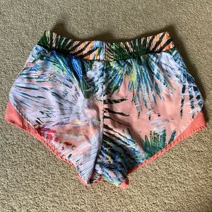 SUPER COMFY tropical Fabletics Shorts